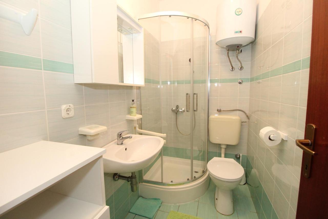 Apartments By The Sea Mandre, Pag - 6284 Kolan Εξωτερικό φωτογραφία
