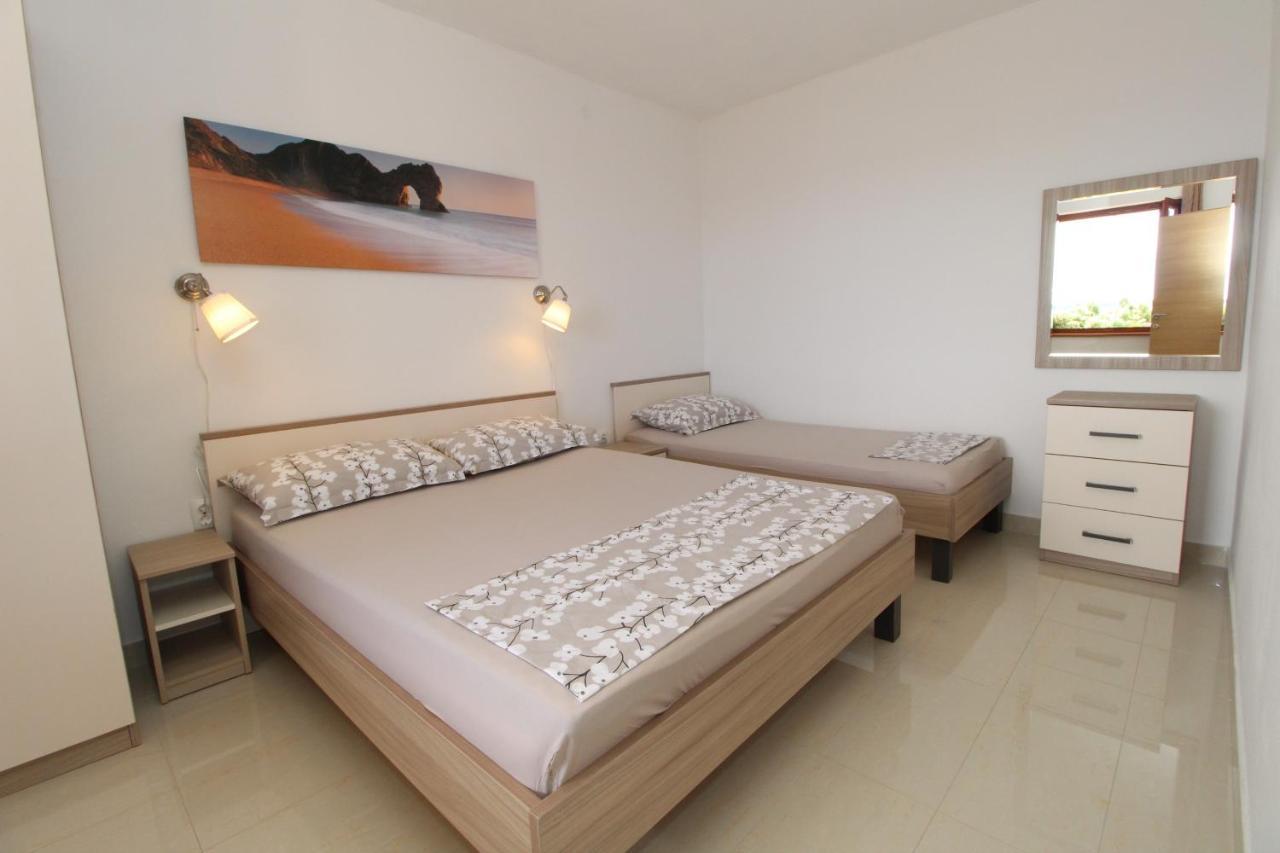Apartments By The Sea Mandre, Pag - 6284 Kolan Εξωτερικό φωτογραφία